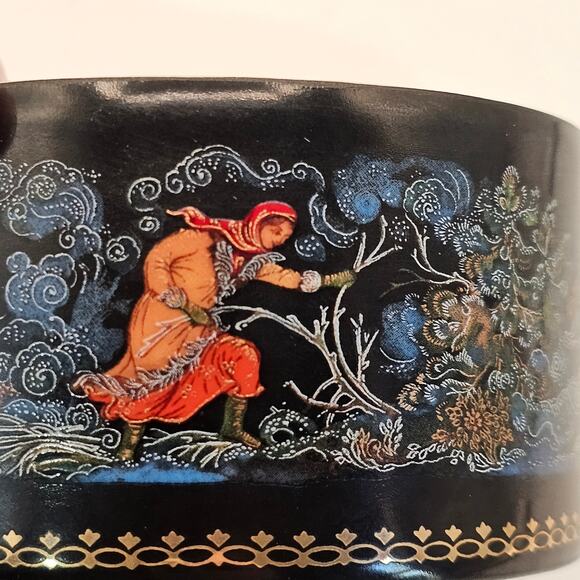 Hand-painted 1990 Traditional Palekh Russian Folklore Trinket Box - Jewelry Box - Picture 8 of 10